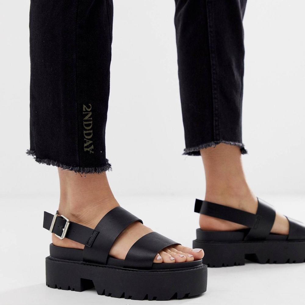 Chunky black sandals size 4